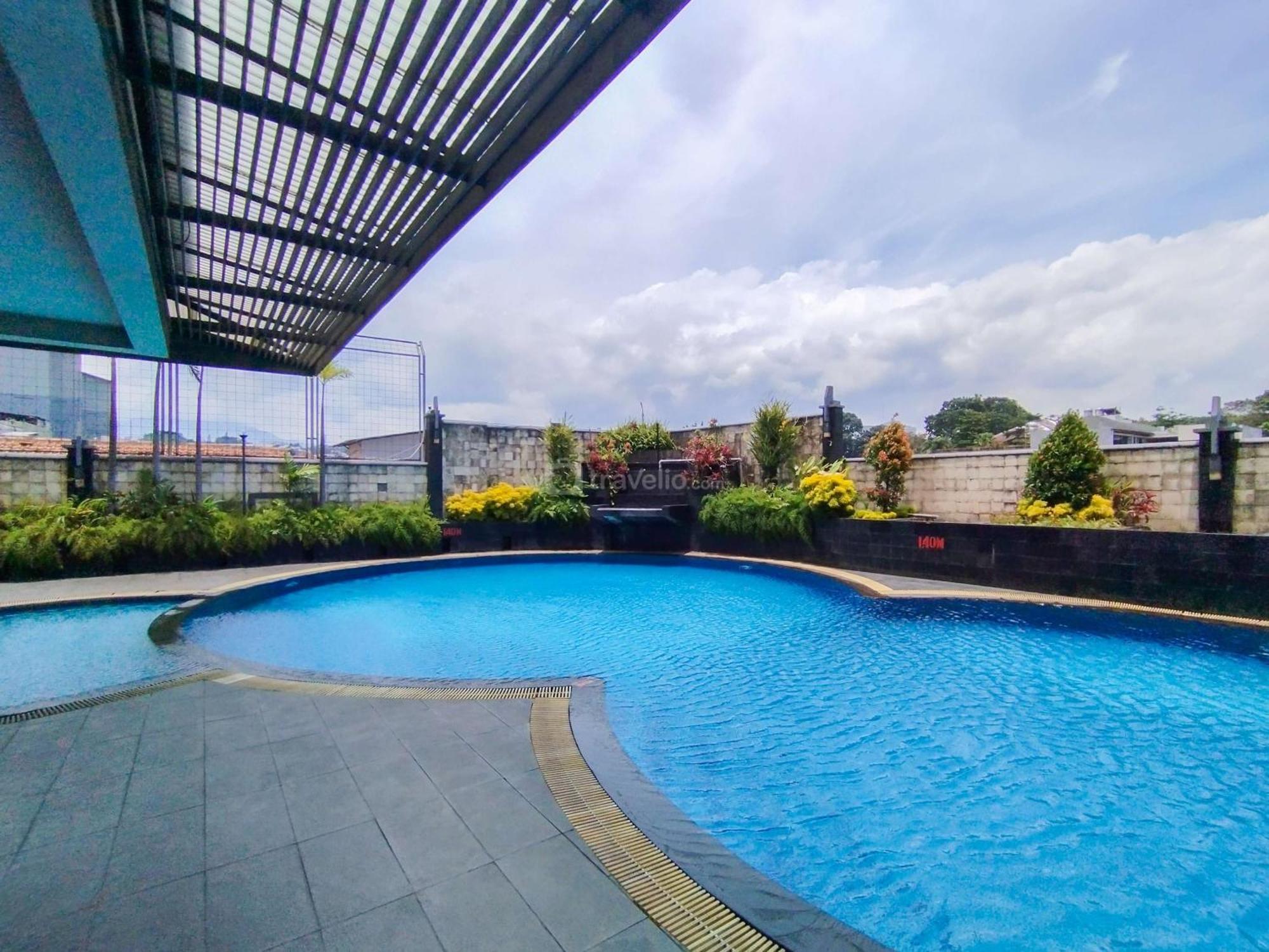 And Strategic 2br At Grand Setiabudi By Travelio Apartemen
